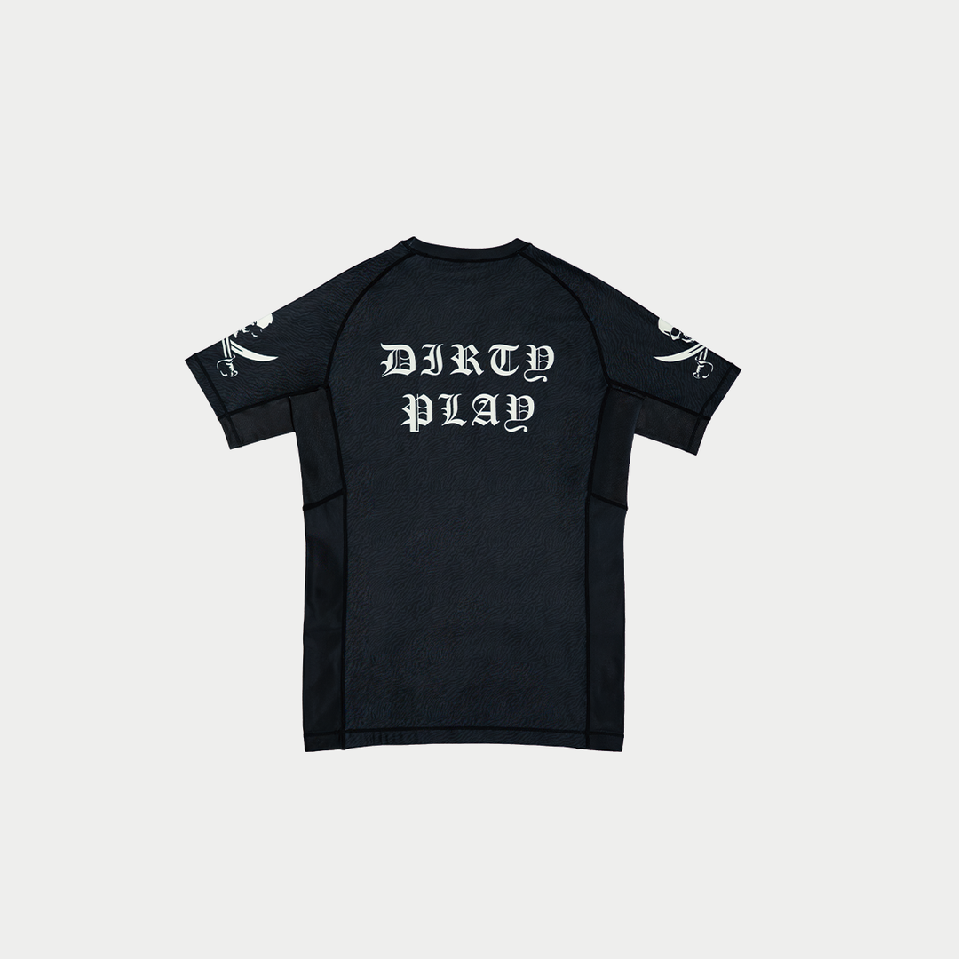 Tenmei Original × BELLUM / DIRTY PLAY Rash Guard Short Sleeve